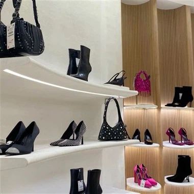 Krepšių parduotuvės dekoravimas