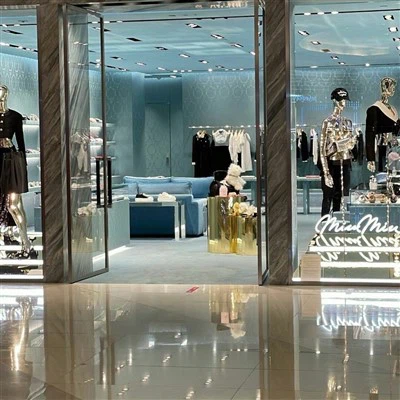 Didmeninė MDF ir stiklinių rankinių ekrano spintelė