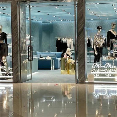 Didmeninė MDF ir stiklinių rankinių ekrano spintelė