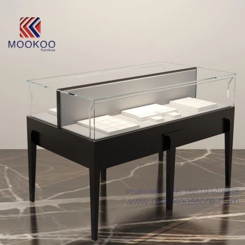 Juvelyrikos parodų vitrina