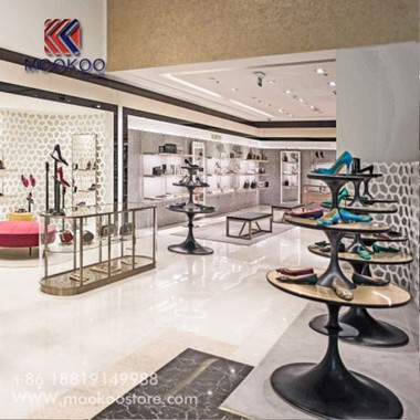 Batų parduotuvės ekranų tvirtinimas