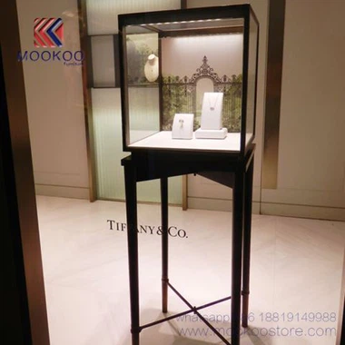 "Tall Jewelry" vitrinos dizainas