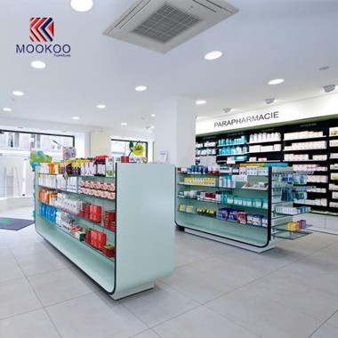 Mažmeninės prekybos „Farmacia“ parduotuvės interjero vitrinos
